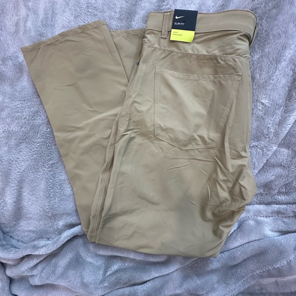 Nike Men's Slim fit Khaki Chinos